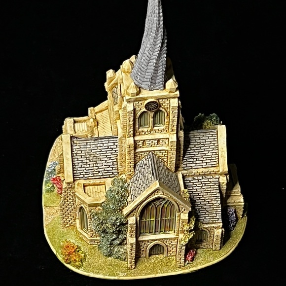 Lilliput Lane | Crooked Spire Chesterfield | Britain’s Heritage Collection - Picture 11 of 14